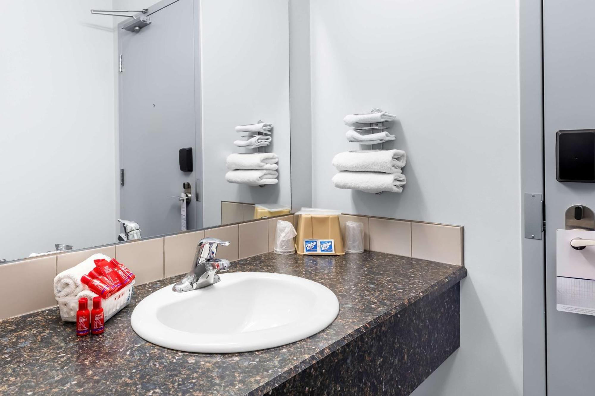 Surestay Studio By Best Western Hardisty Exterior foto